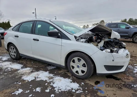 2015 Ford Focus S z USA, uszkodzony, nr VIN 1FADP3E28FL285469